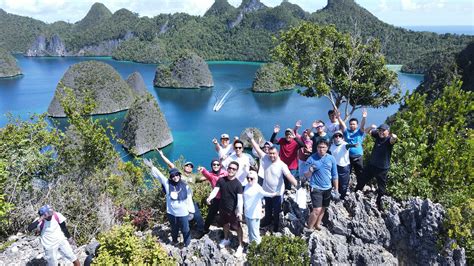 Pulau Wayag Surga Tersembunyi Di Tengah Lautan Papua Barat