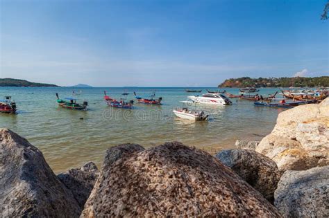 Playa De Pier Rawai En Tailandia En La Isla De Phuket Con Viejos