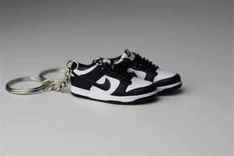 Sb Dunk Low Retro Black Sneakers 3d Keychain