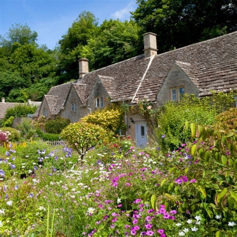 How to get the Cotswold garden look: Christine Walkden's top tips