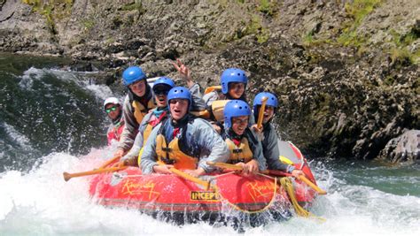 Grade 5 White Water Rafting On The Rangitikei River With River Valley