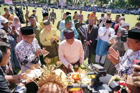 Bupati Pakpak Bharat Hadiri Peringatan Hari Guru Nasional Tingkat