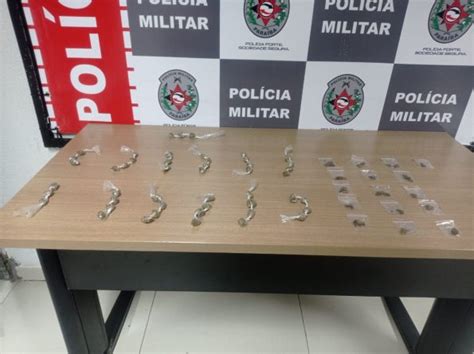 Pol Cia Militar Apreende Arma Drogas E Acusado Em Pontos De Tr Fico Na