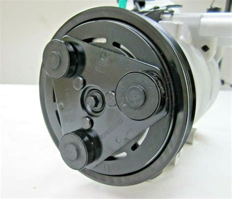 OEM A C COMPRESSOR W CLUTCH FITS 2001 2005 HYUNDAI ACCENT 1 6L