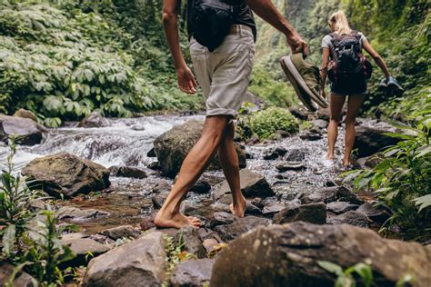 Siete beneficios de caminar todos los días y todo lo que necesitas