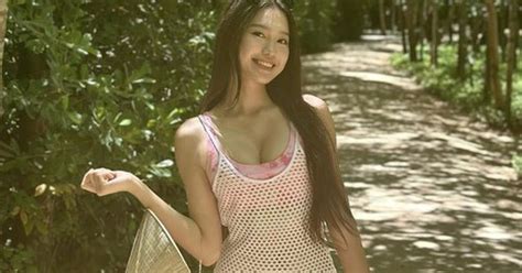 Do N H I My Di N Bikini Khoe Nhan S C Gi A V N C Y Xanh M T