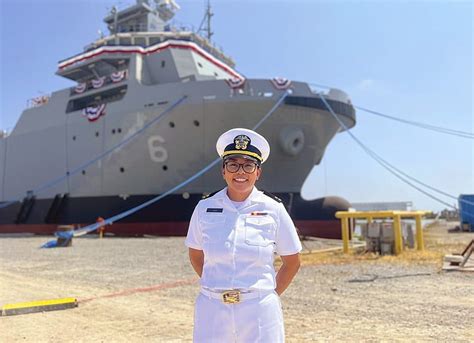 Does this bulbous bow make sense? - USNS Navajo (T-ATS 6 ...