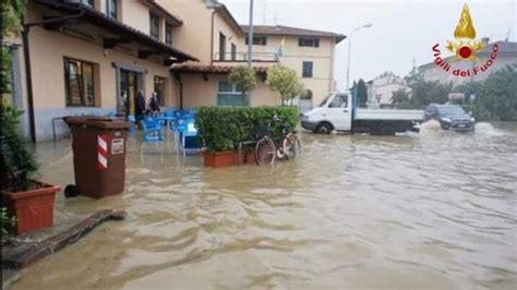 Maltempo Temporali E Pioggia In Toscana Allagamenti Nel Pistoiese E A