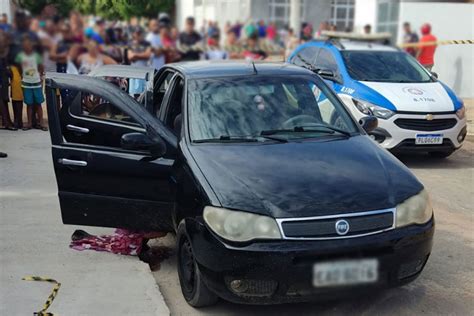 Jovem De Anos Executado Dentro De Carro Parado Na Cidade De