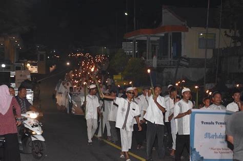 Ratusan Santri Di Tomalou Tidore Pawai Obor Sambut Bulan Ramadan