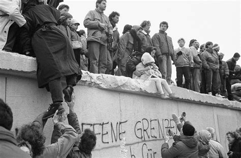 Becks Diluido Aplicando La Verdad Sobre El Muro De Berlin Canal Cohete