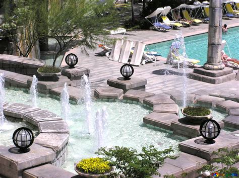 Pool with fountains free image - № 20688