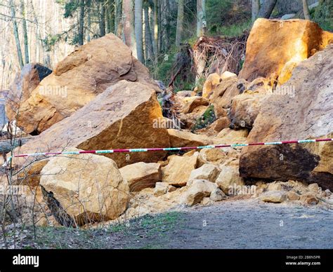 Suelo colapsado fotografías e imágenes de alta resolución Página 3