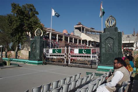 How I Crossed the Wagah Border From India to Pakistan By Foot (and Vice ...