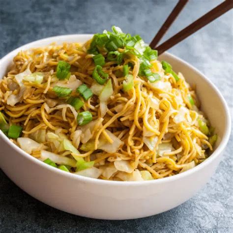What Are The Differences Between Lo Mein & Chow Mein?