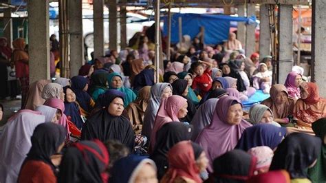 2 016 Keluarga Di Sungai Pagu Solsel Terima Bantuan Beras Dari Badan