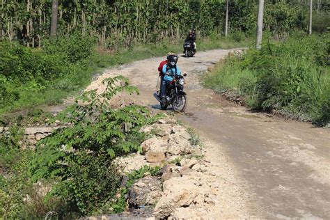 Ini Dampak Buruk Bagi Sepeda Motor Jika Sering Melintasi Jalan Rusak