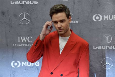 Pai De Liam Payne Faz Visita Comovente A Altar Em Hotel Onde Filho