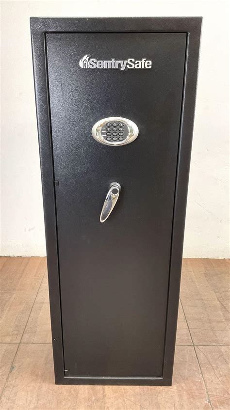 Lot Sentry Safe 14 Gun Electronic Lock Safe