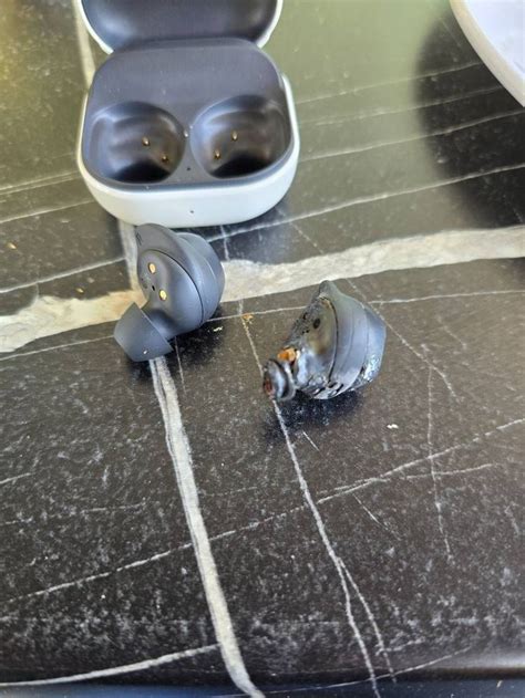 Samsung Galaxy Buds Explodes In Users Ear Causes Permanent Hearing