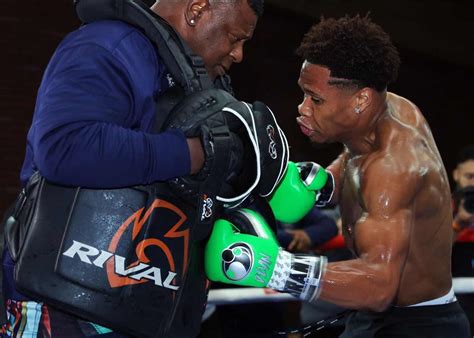 El Campeón Indiscutible Devin Haney Se Prepara Para Defender Sus Títulos