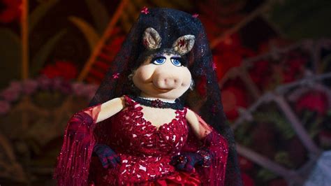 Download Miss Piggy In A Stellar Performance During An Opera Scene In