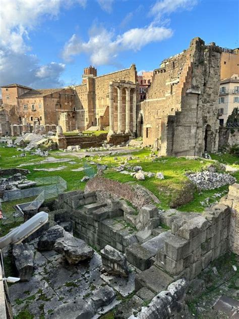 Rome Colosseum Roman Forum And Piazza Venezia Exterior Tour Getyourguide