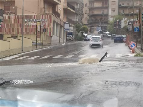 Ragusa Saltano I Tombini Dopo Un Forte Nubifragio Danni Al Palaminardi