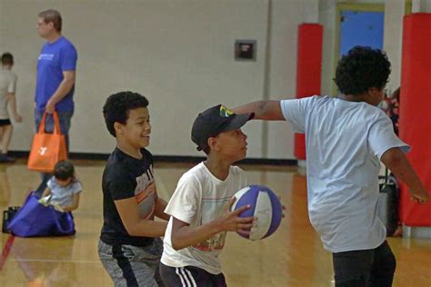 Photos Edwardsville Ymca Mascot Debuts At Healthy Kids Day