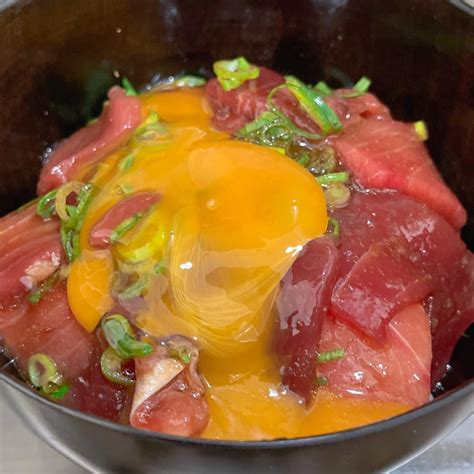 ユッケ風マグロの漬け丼 By キッチンドランカー♪ 【クックパッド】 簡単おいしいみんなのレシピが396万品