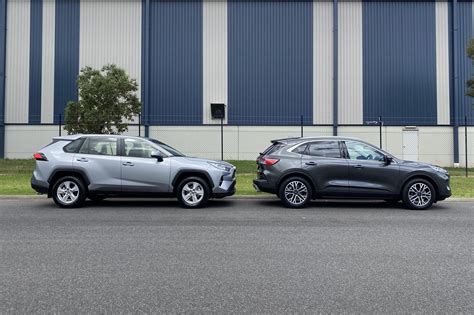 2021 Ford Escape Fwd V Toyota Rav4 Gx Comparison Carexpert