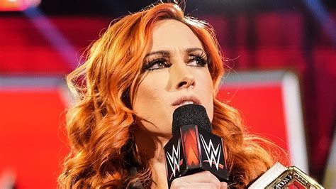 Becky Lynch Levels Wwe Backstage Producer Who Cut Off Her Music On Wwe Raw