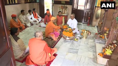 Maha Shivaratri Yogi Adityanath Offers Prayers At Gorakhnath Temple