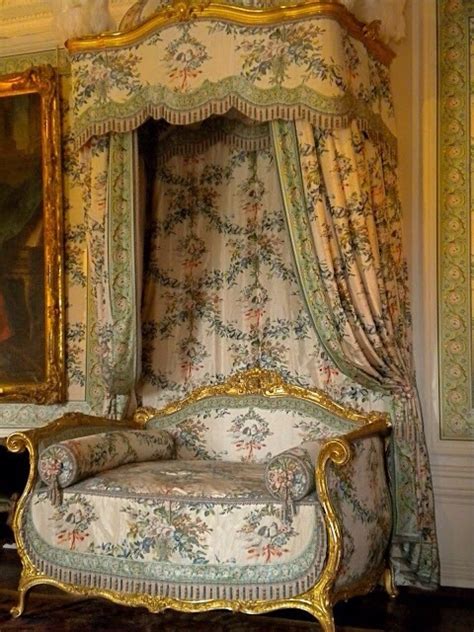 LES LIAISONS DE MARIE ANTOINETTE Apartment Of