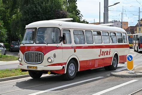 Stare tramwaje i autobusy paradowały trasą na Nowy Dwór Jutro otwarci