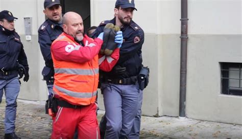 Reggio Emilia Minaccia Di Morte La Vicina E Si Barrica Dentro Casa La