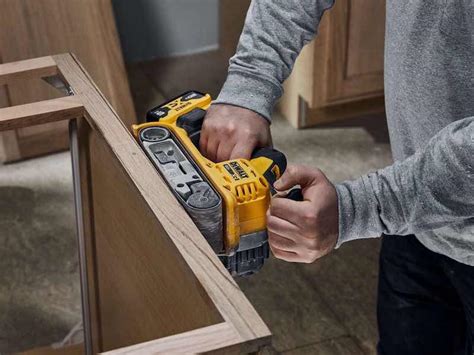 Dewalt® Introduces Its First 20v Max Xr® 3x21 In Cordless Belt Sander