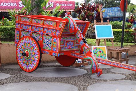 Artesanos y muebleros de Sarchí en realizan Feria del Regalo para