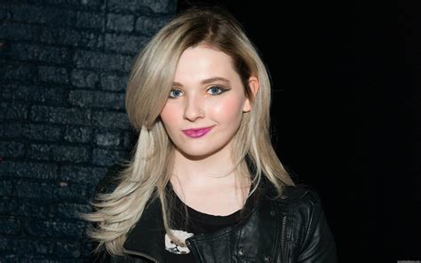 Abigail Breslin Hd Wallpapers