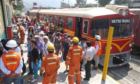 Carretera Central Tren Transportar Gratis A Personas Varadas Por