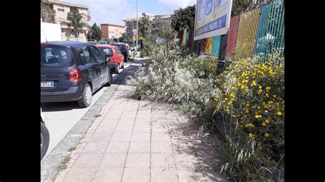 Erbacce E Degrado Marciapiedi Scomparsi Niente Processioni La Citt