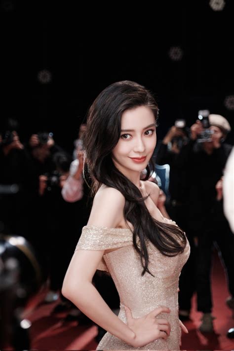 Clip Huỳnh Hiểu Minh công khai hẹn hò body bốc lửa ăn đứt Angelababy của bạn gái hot girl