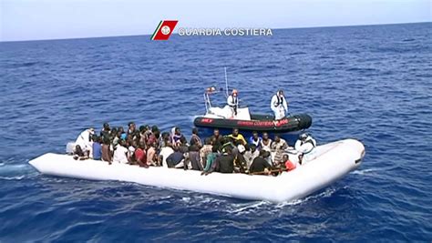 Migranti A Lampedusa 26 Sbarchi In Un Giorno Ci Sono 18 Dispersi LA