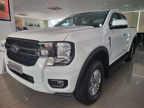 Ford Ranger Xls At X M U Tr Ng Giao Ngay Gi C C T T