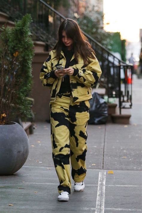 Emily Ratajkowski Out And About In New York 12092022 Hawtcelebs