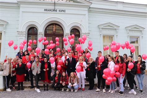 U Toplicama Lipik Obilje En Dan Crvenih Haljina Compas Hr Lipik