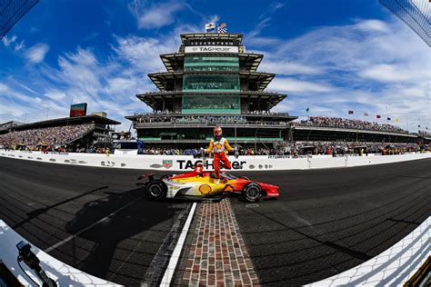 Newgarden tem rosto gravado em troféu por vitória na Indy 500 2023