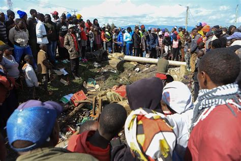 Suben a 52 los muertos en Kenia tras un accidente con un camión