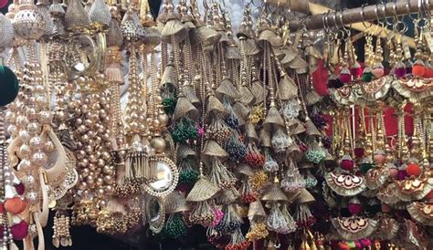 6 Things To Buy At The Bhuleshwar Market | WhatsHot Mumbai