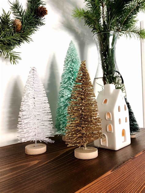 25 Minimalist Christmas Tree Decor Ideas For Your Small Home